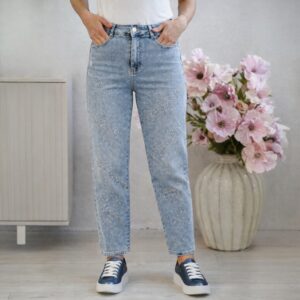 Lux by Dessi Köves farmer